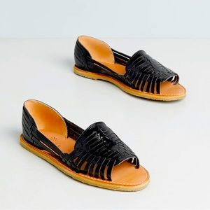 Huarache sandal, size 9